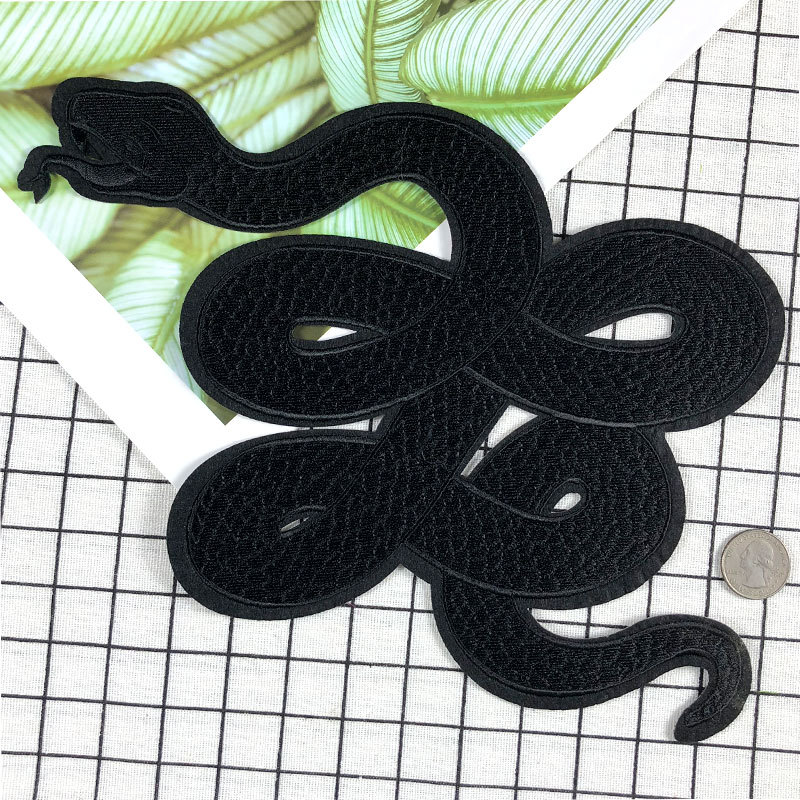 1 pezzo di toppe ricamate con  - Embroidery Alpha recensione e prezzo
