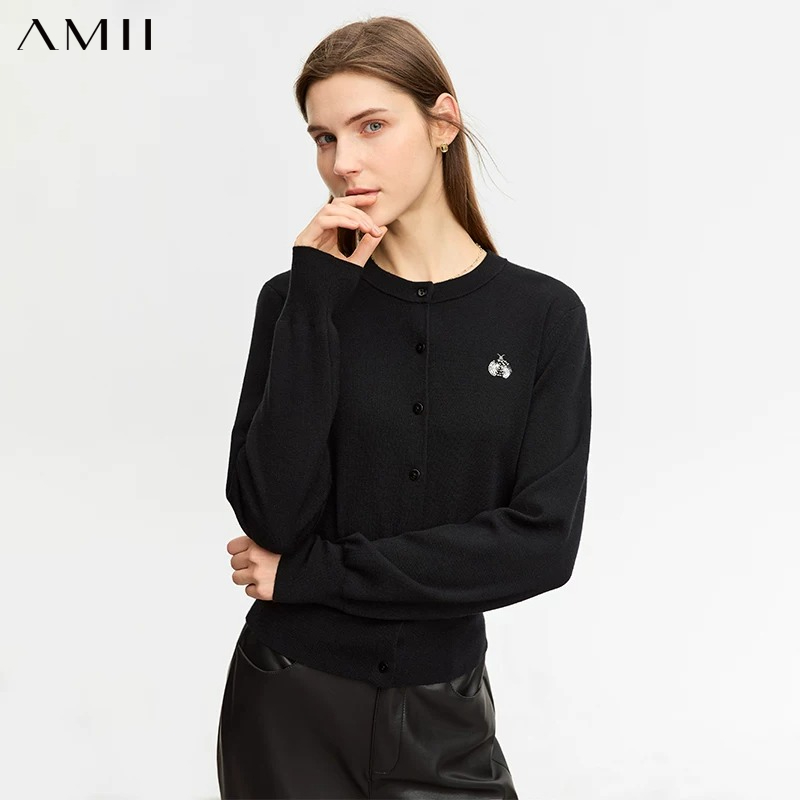 Maglione Minimalista in Lana A - Embroidery Lady Bug recensione e prezzo